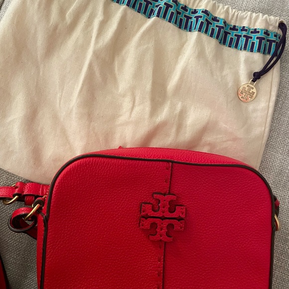 Tory Burch McGraw Leather Crossbody Camera Bag - Picture 5 of 5